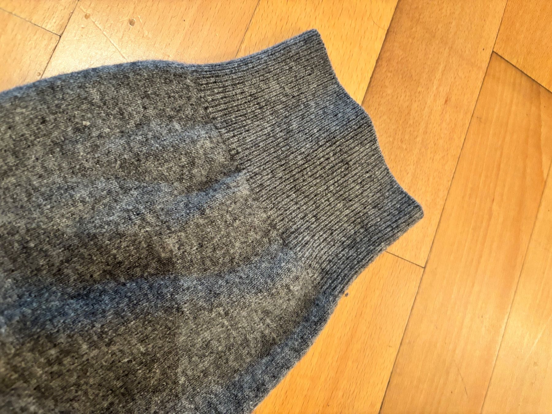 H&M Pantaloni: Cashmere Hose grau mit Bündchen – Usato da St. Gallen venduto da always-a-good-buy 2