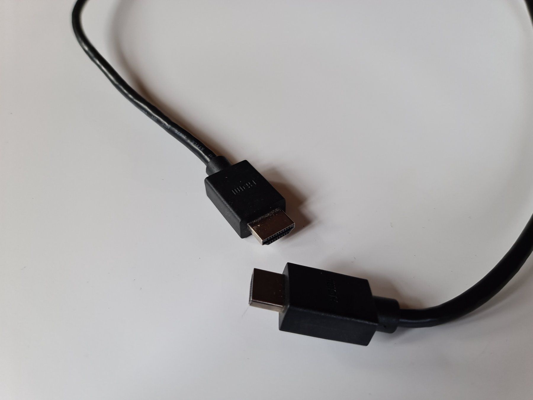 Cavi: Philips Hue HDMI-Kabel 1 Meter – Usato da Hinwil venduto da gianna.fischer