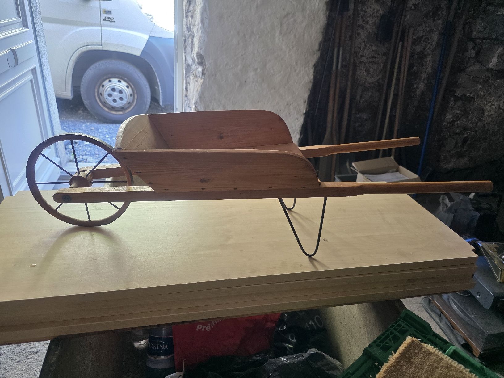 Carriole: Brouette en bois décorative – Usato da Collonges venduto da 2D_Collector 1