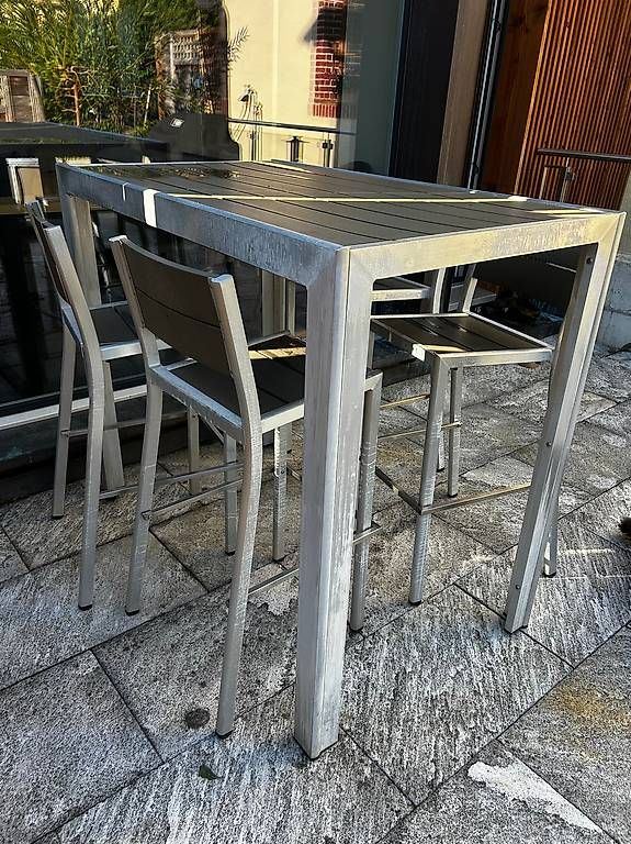 Set di tavolo e panche: A vendre ensemble table et chaises – Usato da Essertines-sur-Rolle venduto da jp89 3