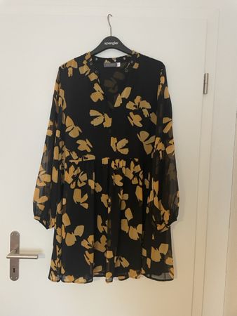 Schickes Sommerkleid mit Blumenmuster, Grösse 16 Mint Velvet