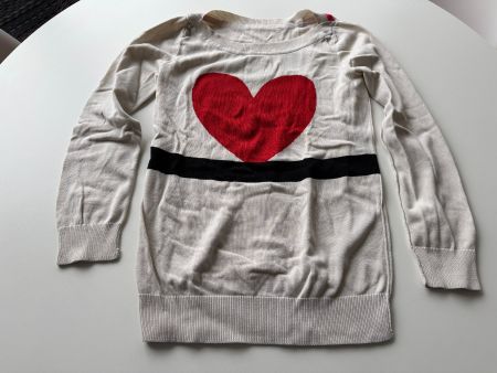 Pullover mit Herzmotiv