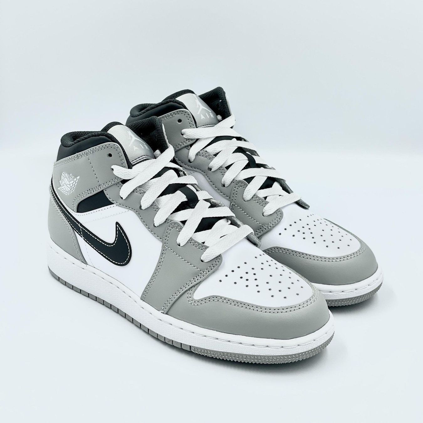 Jordan Damenschuhe: Jordan 1 Mid Light Smoke Grey EU 38 – Neu und originalverpackt aus Erlinsbach von sasneakers