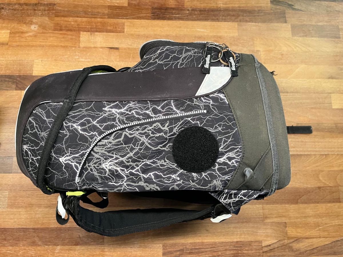 Ergobag Borse & Zaini: Ergobag Set Schulrucksack, Thek, schwarz Blitzmuste – Usato da Dettighofen venduto da chulipi 1