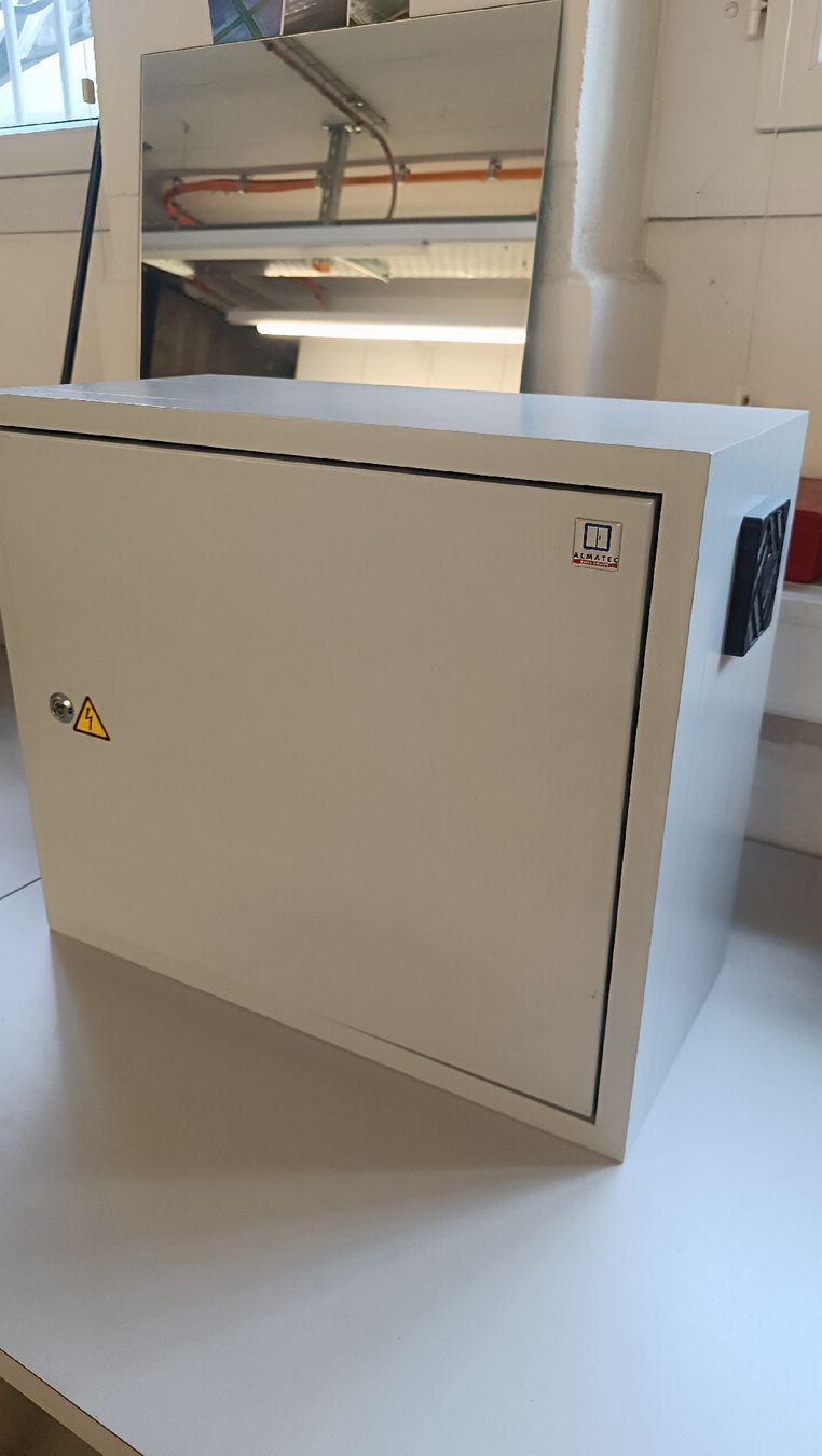 Alimentazione elettrica: Robuster Schaltschrank mit Lüfter – Usato da Emmenbrücke venduto da philipp182