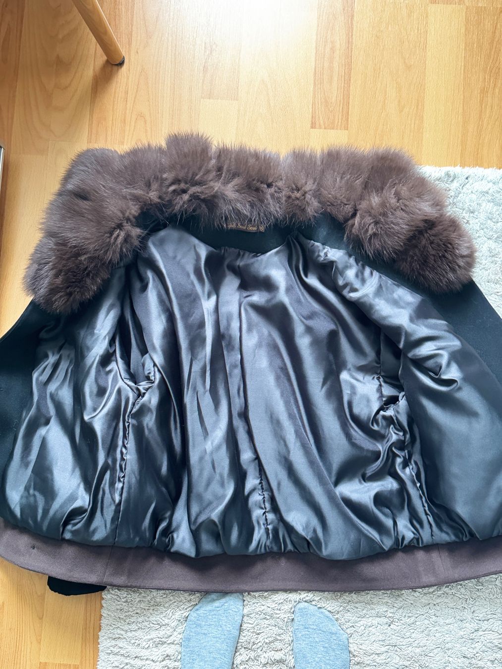 Cappotti: Chic Winter Jacket with Luxurious Fur Collar – Nuovo e nell'imballaggio originale da Baar venduto da Zlata1 7