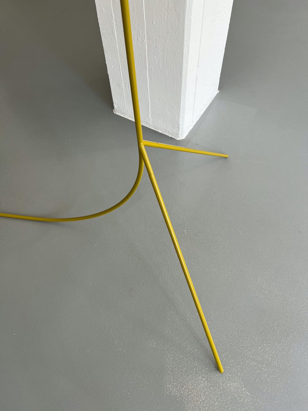 Lampen: Stehlampe von Valerie Objects – Gebraucht aus Zürich von RSO8005 2
