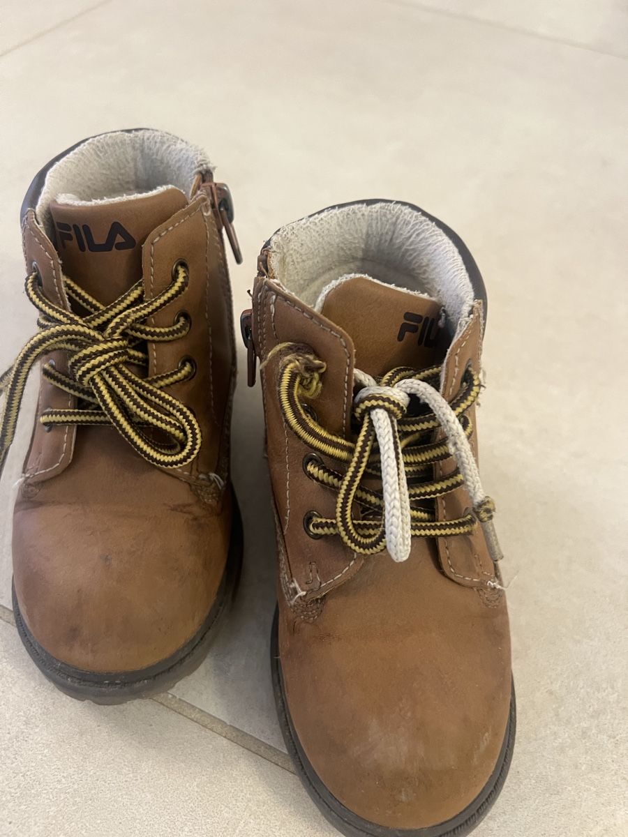 Fila Scarpe per ragazzi: Schuhe Fila Grösse 24 – Usato da Schönenberg ZH venduto da Bosh