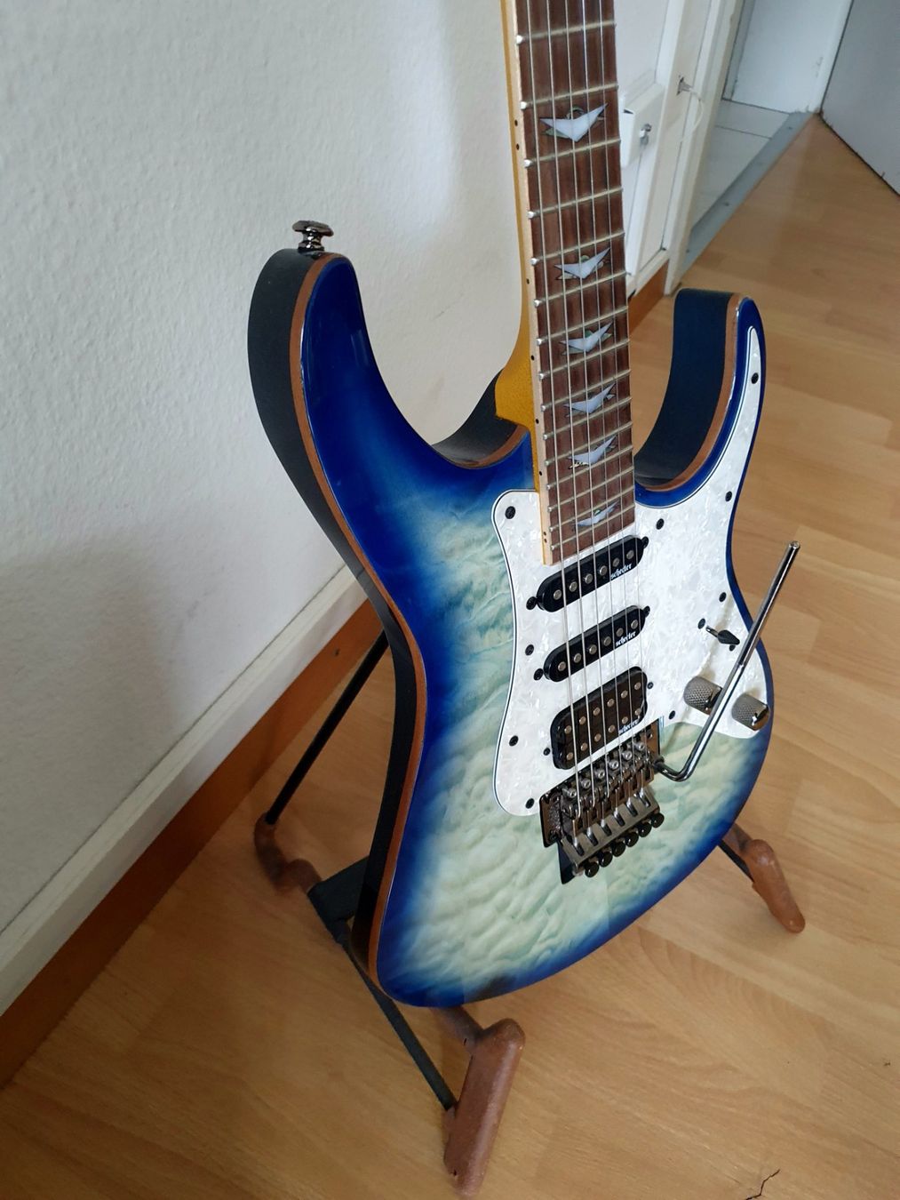 Schecter Strumenti musicali: SCHECTER Banshee Extreme 6 FR - Ocean Blue Burst – Usato da Buchs SG venduto da Eko4444 1
