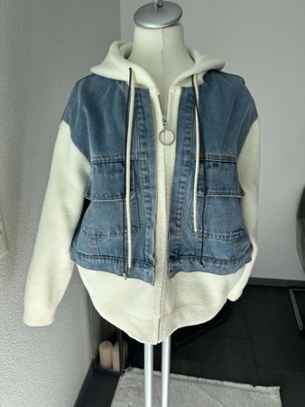 Jacke mit Kapuze, Jeans und Teddy Stoff, Top!