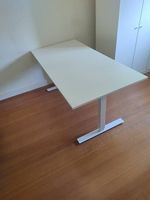 Desk, height adjustable, like new