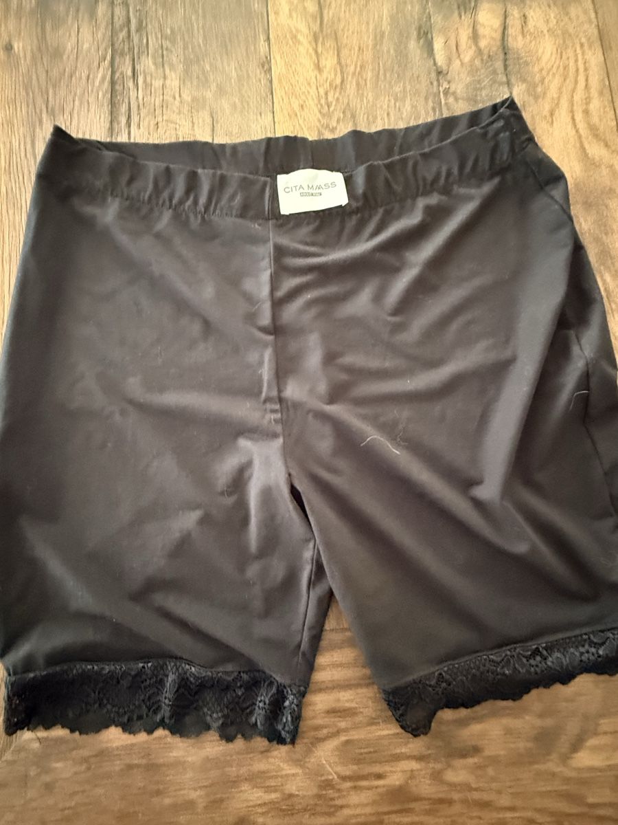 Sonstige Unterwäsche: Radlershorts mit Spitzenborte Grösse 48 – Neu (gemäss Beschreibung) aus Pfeffikon LU von pepino17