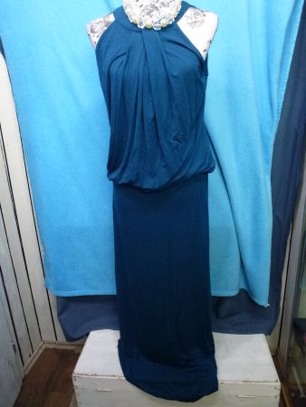 LANGES KLEID OHNE ARM VISCOSE GR M GUMMIBAND IN DER TAILLE