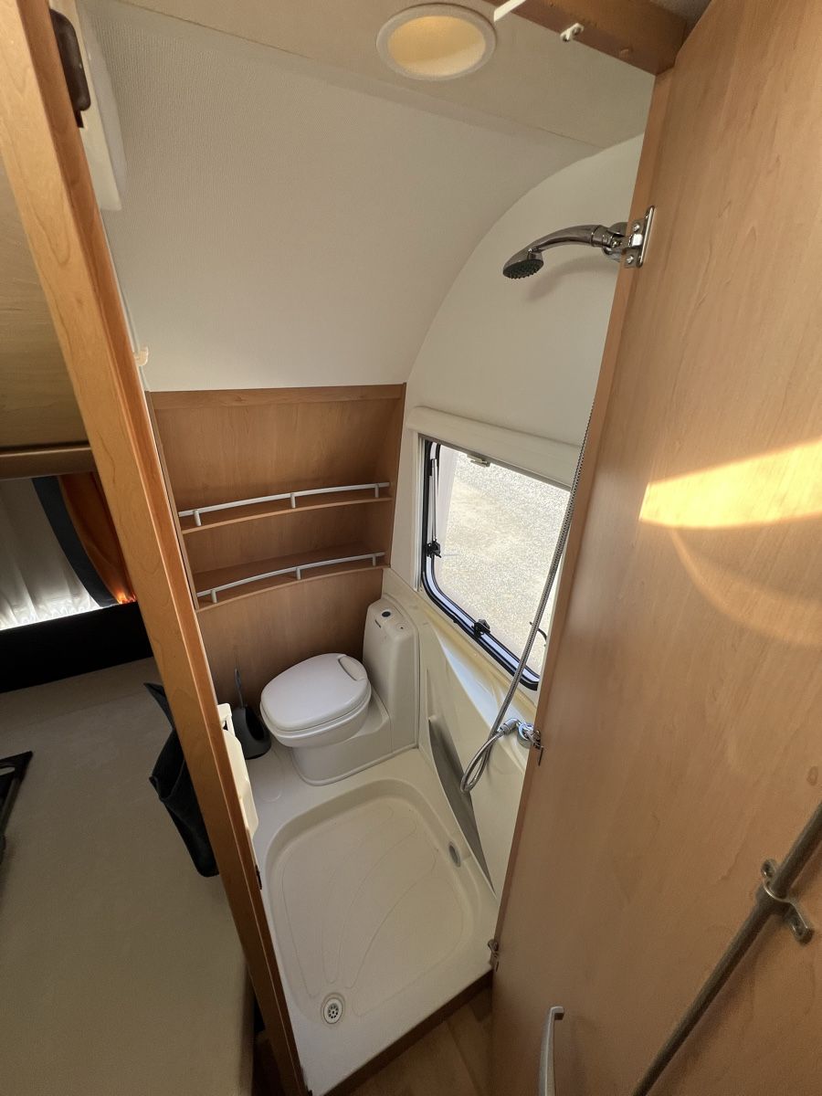 Knaus Veicoli da campeggio: Wohnwagen, Camping,  – Usato da Oberhallau venduto da Mf5450 4