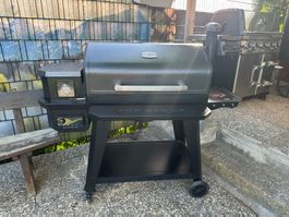 Pit Boss Pelletgrill Pro Series 1600 mit Plancha