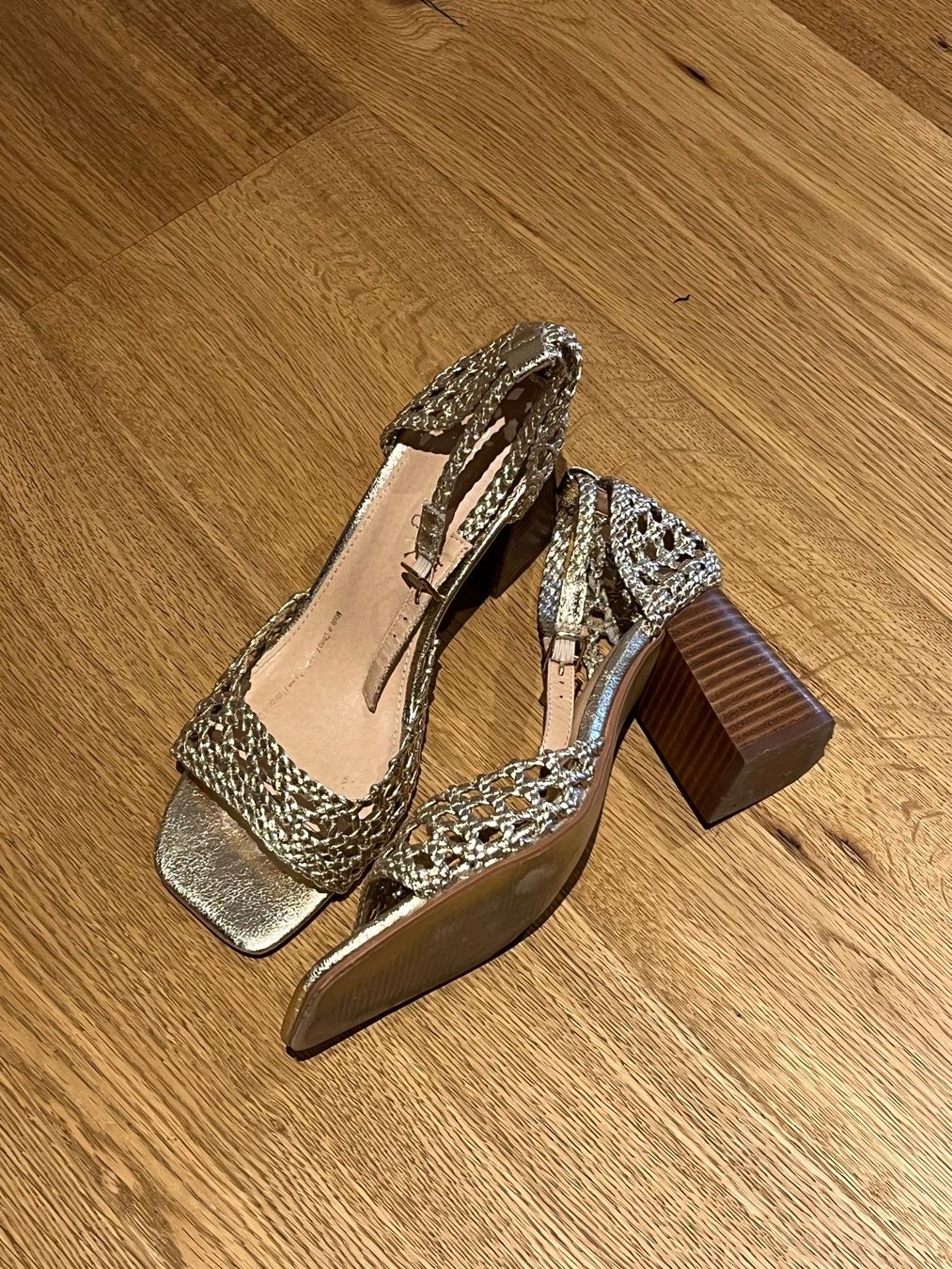 Scarpe da donna: Escarpins dorés – Usato da Puplinge venduto da Cechth