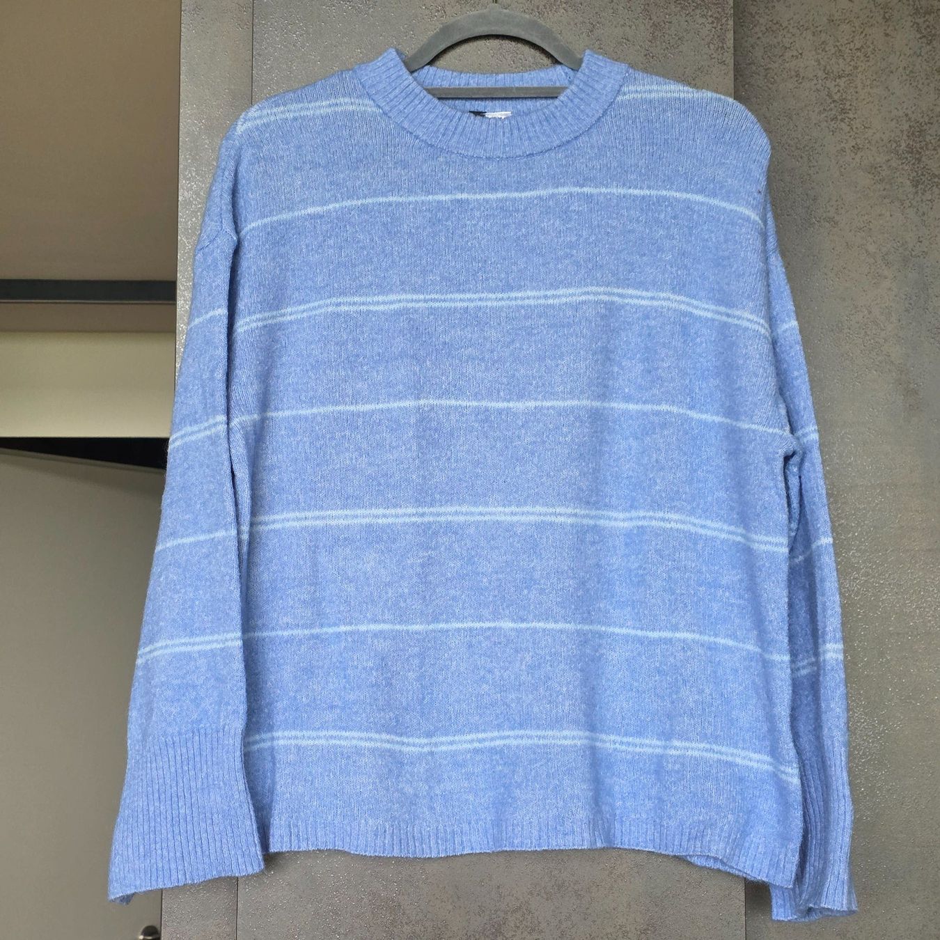 H&M Maglioni & Felpe: 🐸 KUSCHLIGER DIVIDED PULLOVER S GESTREIFT – Usato da Môtier (Vully) venduto da Frogs