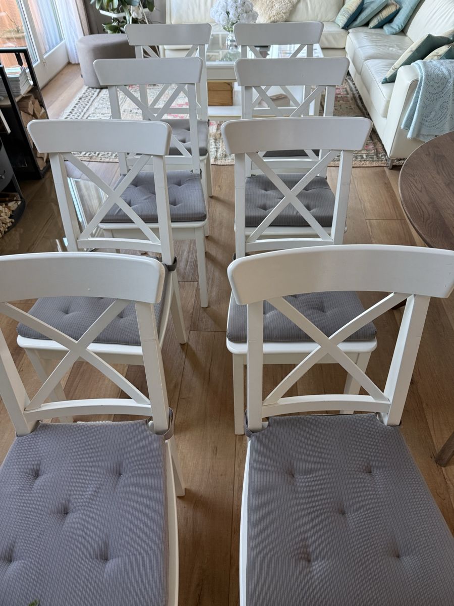 Ikea Chaises: Lot de 8 chaises blanches  – D'occasion à Chernex par npe_m5zk