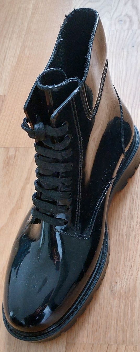 Scarpe da donna: Glänzende schwarze Stiefel, Grösse 39 – Usato da Bern venduto da titaniumsnow 4