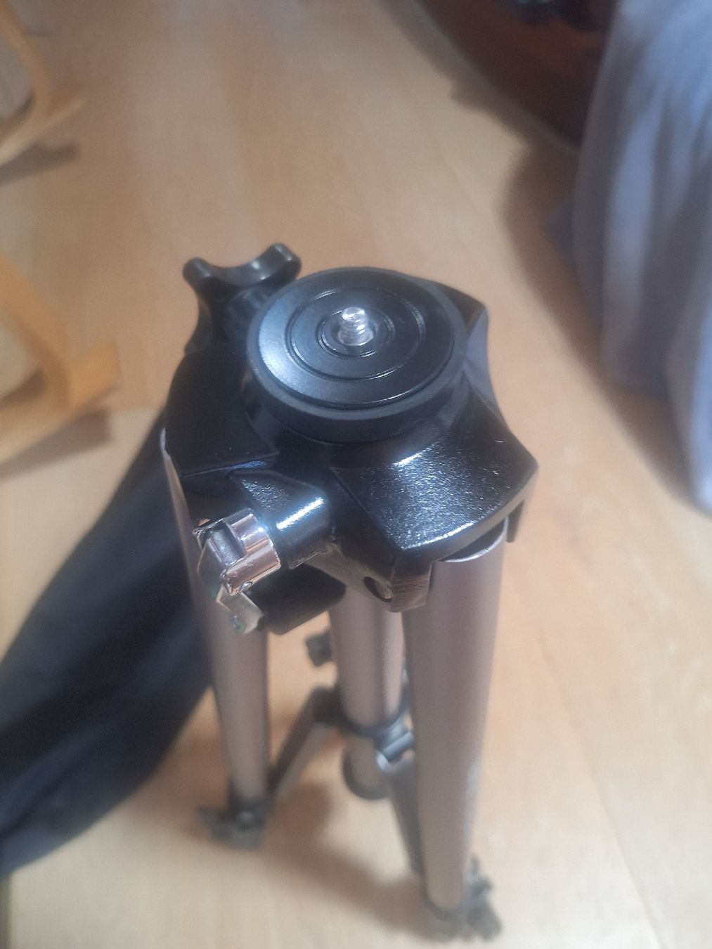 Treppiedi & Teste: Walimex WAL-612 Stativ  – Usato da Crans VD venduto da Yobia8 1