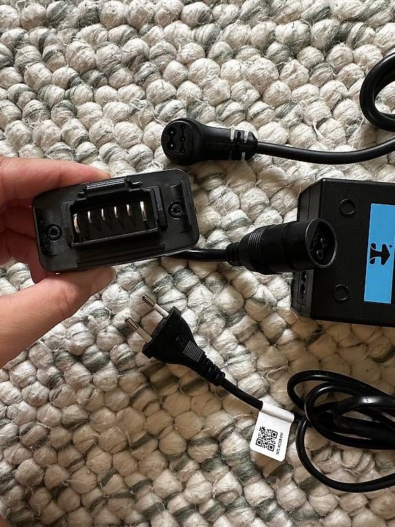 Giant Ladegeräte: Giant Liv Ladegerät Smart Charger 6A – Gebraucht aus Buchrain von pat4s 1