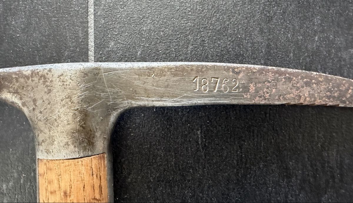 Attrezzatura da arrampicata: Piolet militaire suisse authentique 1944 Flückiger Oberbug – Usato da Conthey venduto da Cathlouz 5