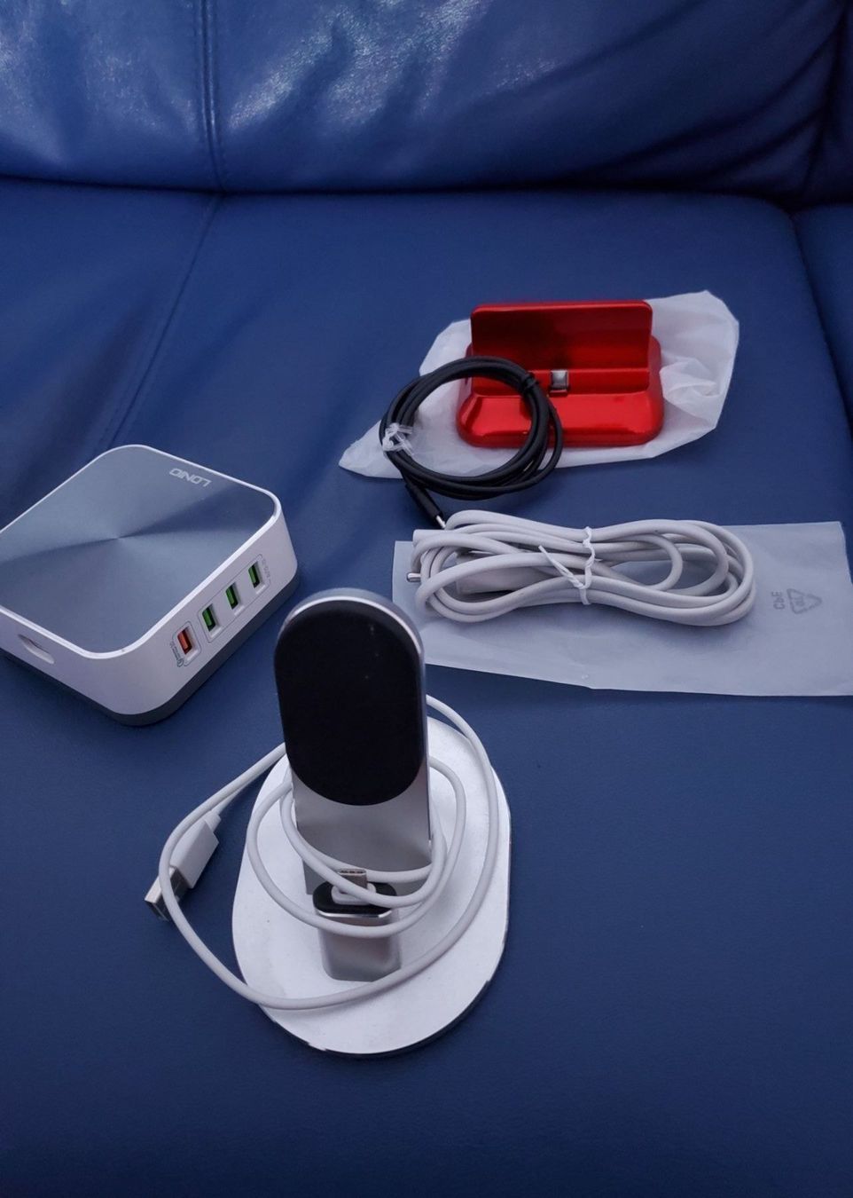 Caricabatterie: Ladestation Handy Set für Android iPhone – Usato da Köniz venduto da RetroBoy89 1