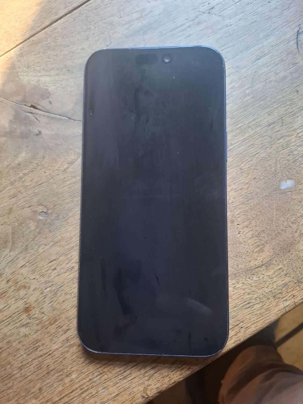 Apple Telefoni cellulari / Smartphones: iPhone 17 pro max pour pieces – Difettoso da Genève venduto da ben_7752