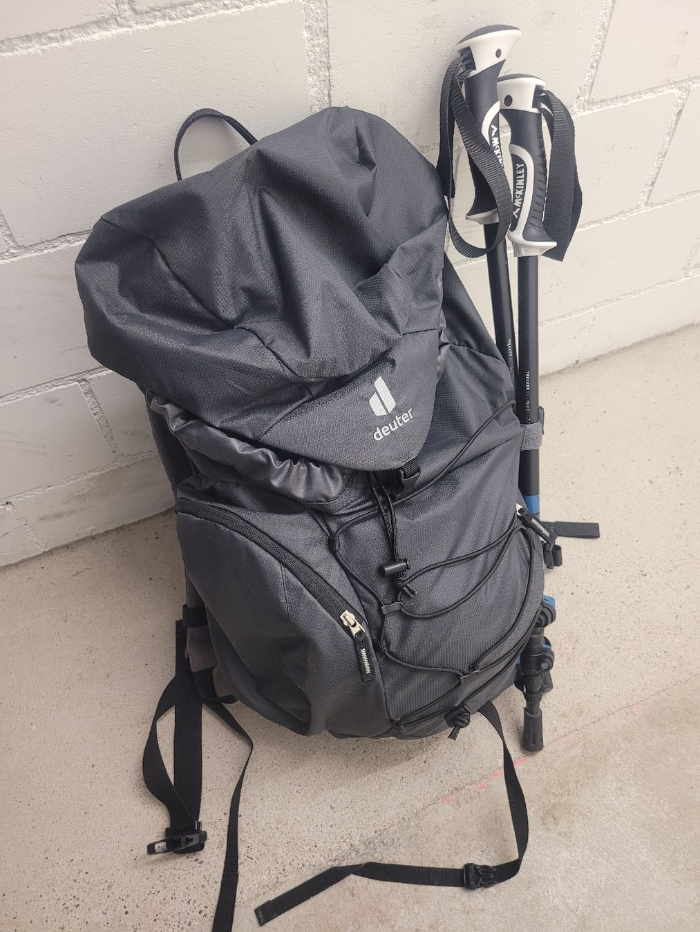 Deuter Zaini: Hiking bag + Poles – Usato da Zürich venduto da kyi_2rnz