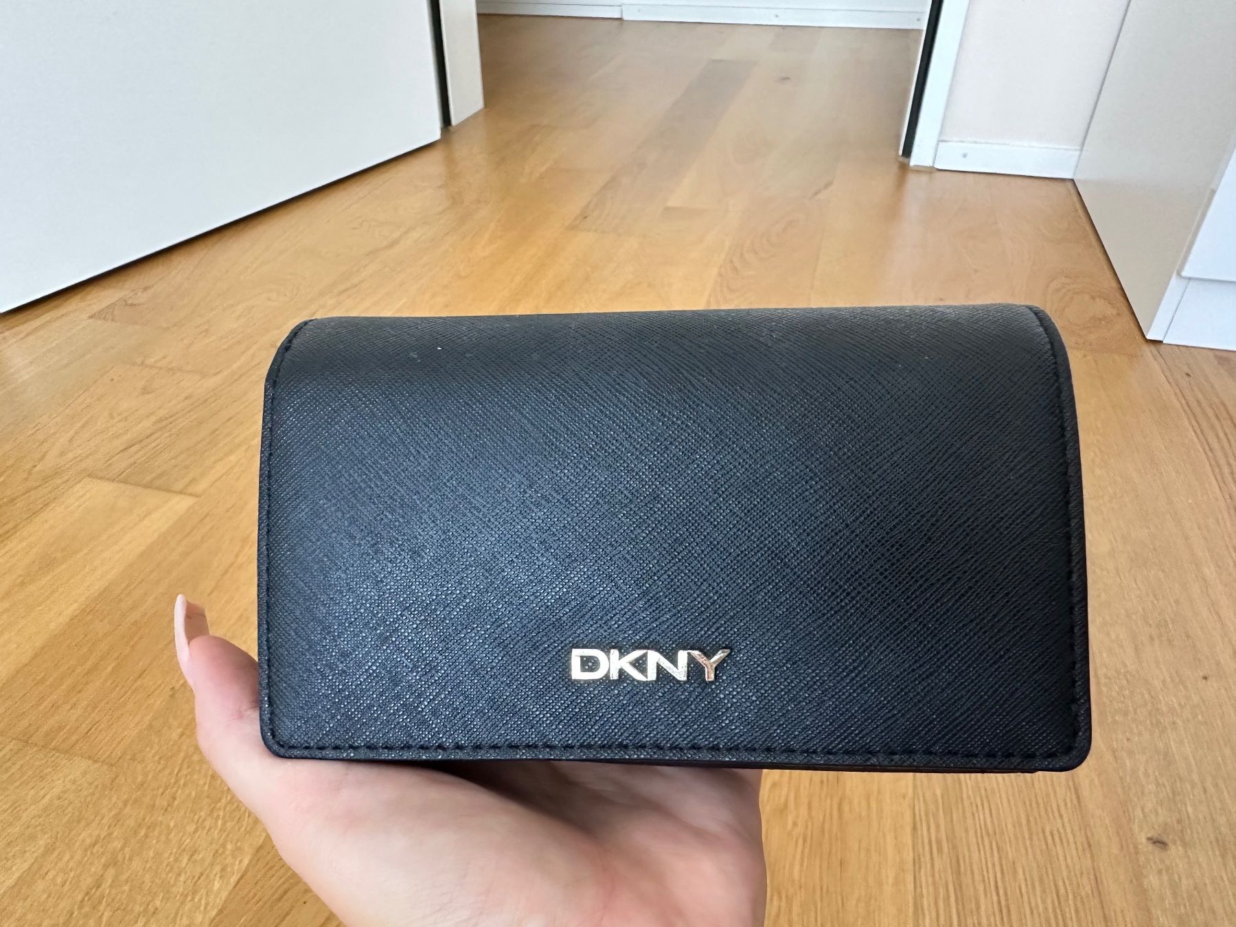 DKNY Portamonete: DKNY Portemonnaie – Nuovo (secondo la descrizione) da Affoltern am Albis venduto da avu_8kpq