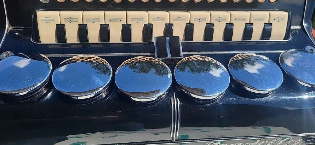 Strumenti musicali: Accordéon Cooperativa stradella 4 voix – Usato da Penthalaz venduto da EvandroLuz 2