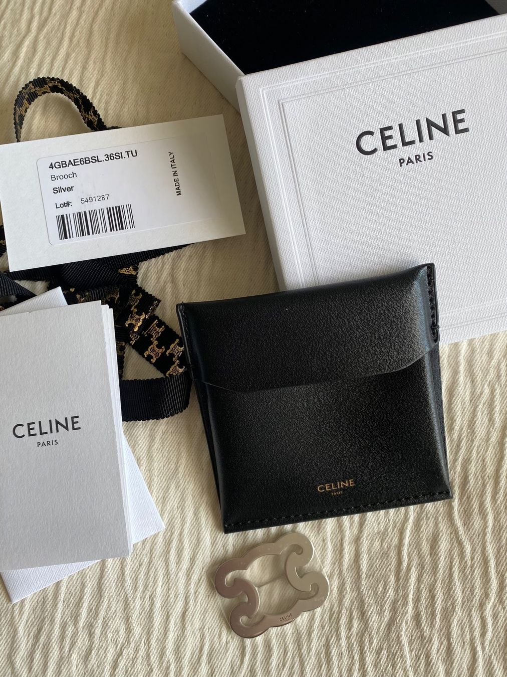 Celine Spille & Fermagli: Celine Triomphe Frame Brooch - New in Box – Nuovo e nell'imballaggio originale da Zürich venduto da AJ_zurich 1