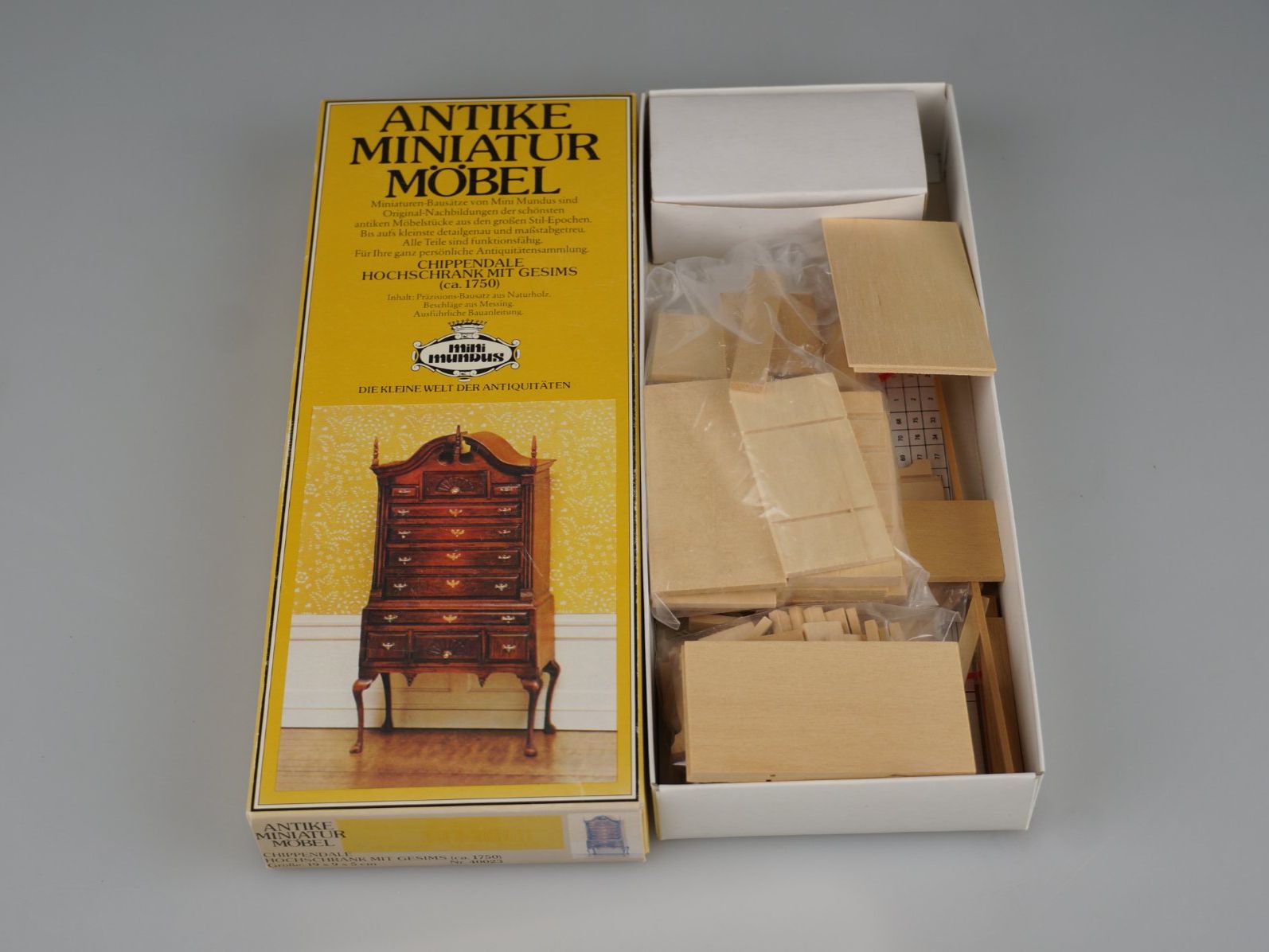 Mini Mundus: 1718 Chippendale Hochschrank Miniatur Möbel (Gebraucht) in ...