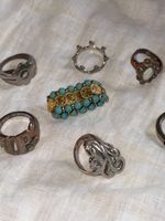 Lot de 8 bagues fantaisie diverses tailles et styles