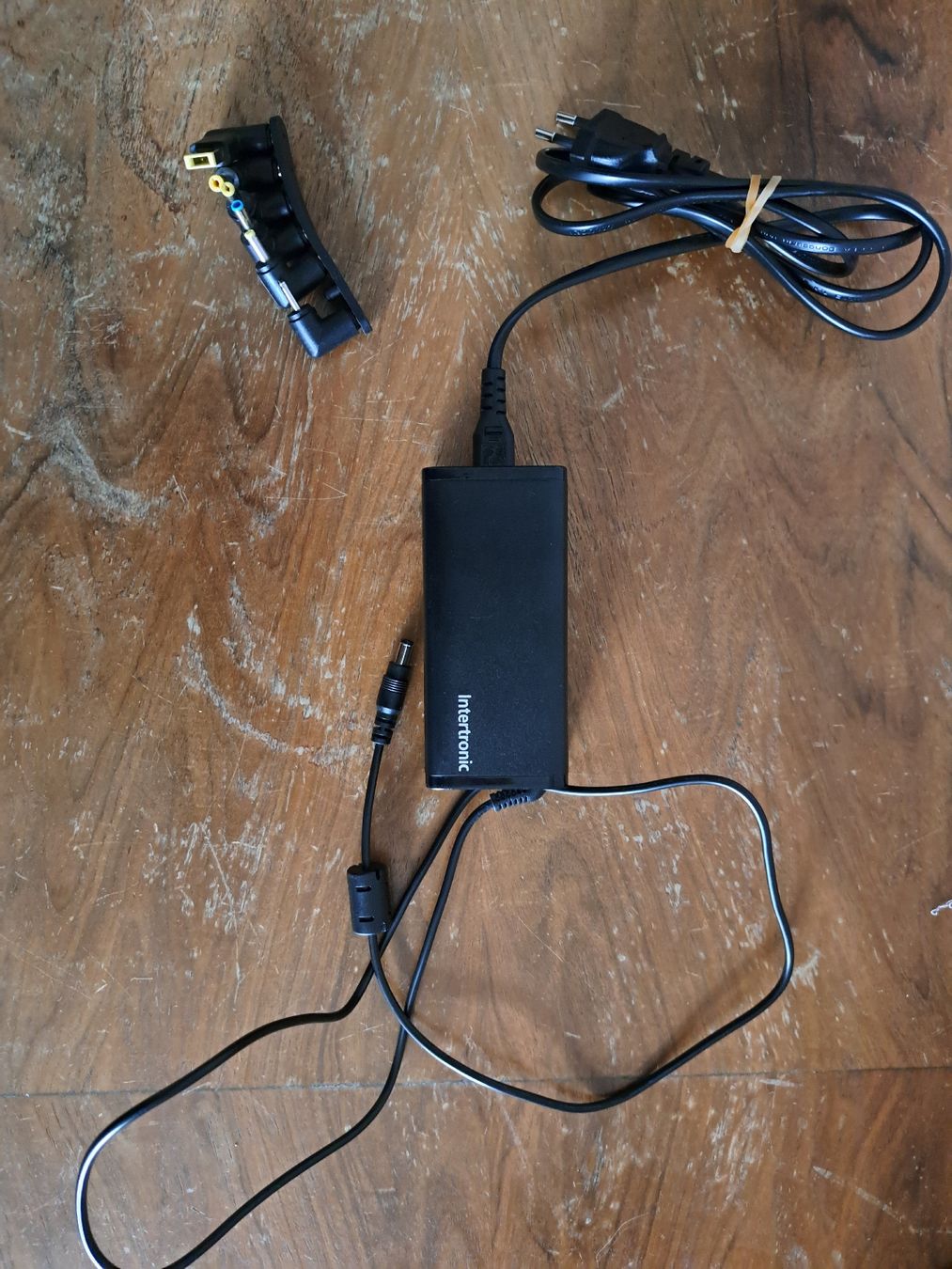 Caricabatterie: Intertronic universal Netzteil 90W – Nuovo (secondo la descrizione) da Luzern venduto da pumi24