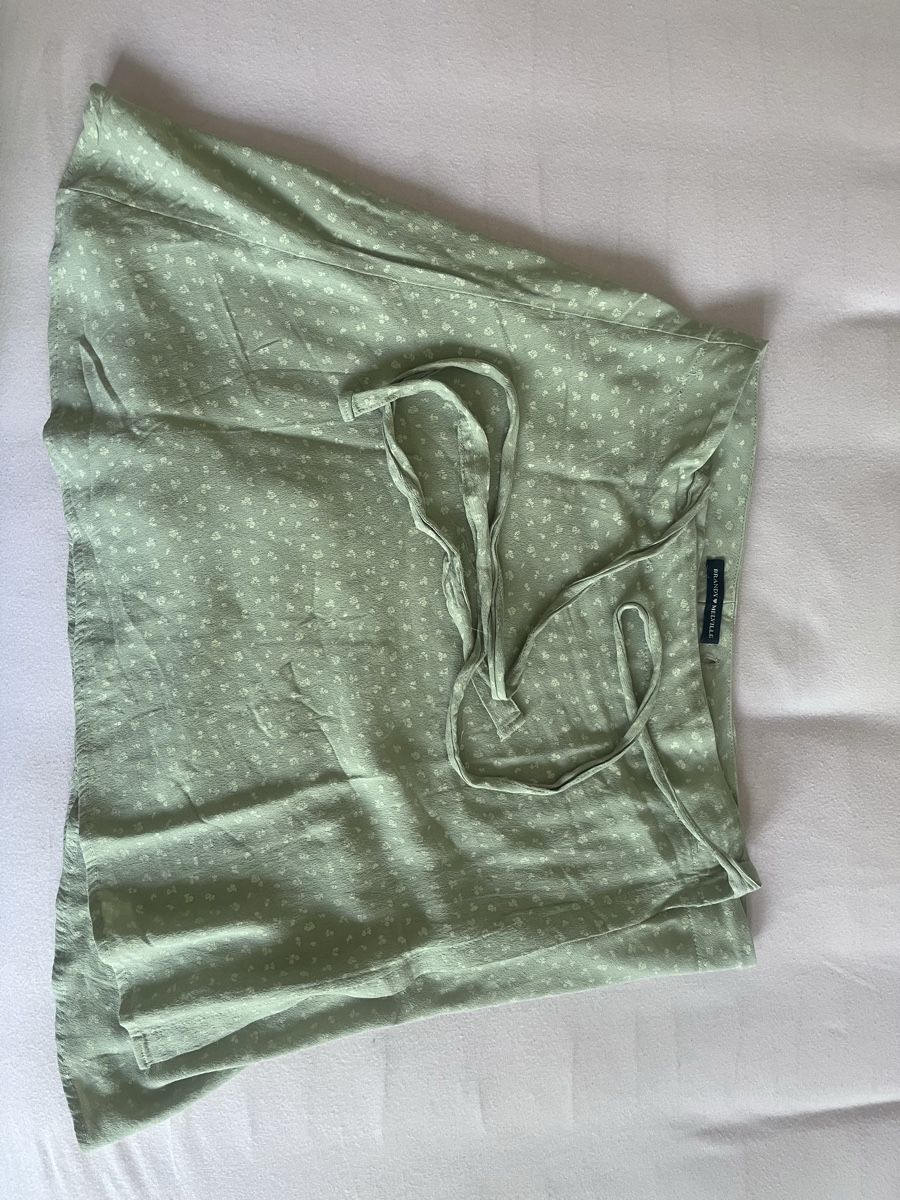 Brandy Melville Gonne: Brandy Melville Wrap Skirt – Usato da Wil SG venduto da aiy_fnm9 3