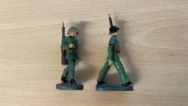 Schweiz Armee - 2 Soldaten marschieren - Elastolin Figur