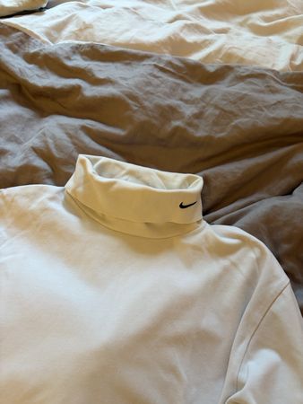 Nike Sweatshirt mit Rollkragen, Grösse M, gebraucht