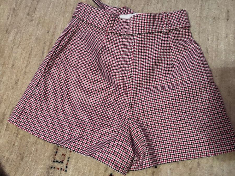 Maje Pantalons: MAJE schöne Short – D'occasion à St-Blaise par sus_6wgz 1