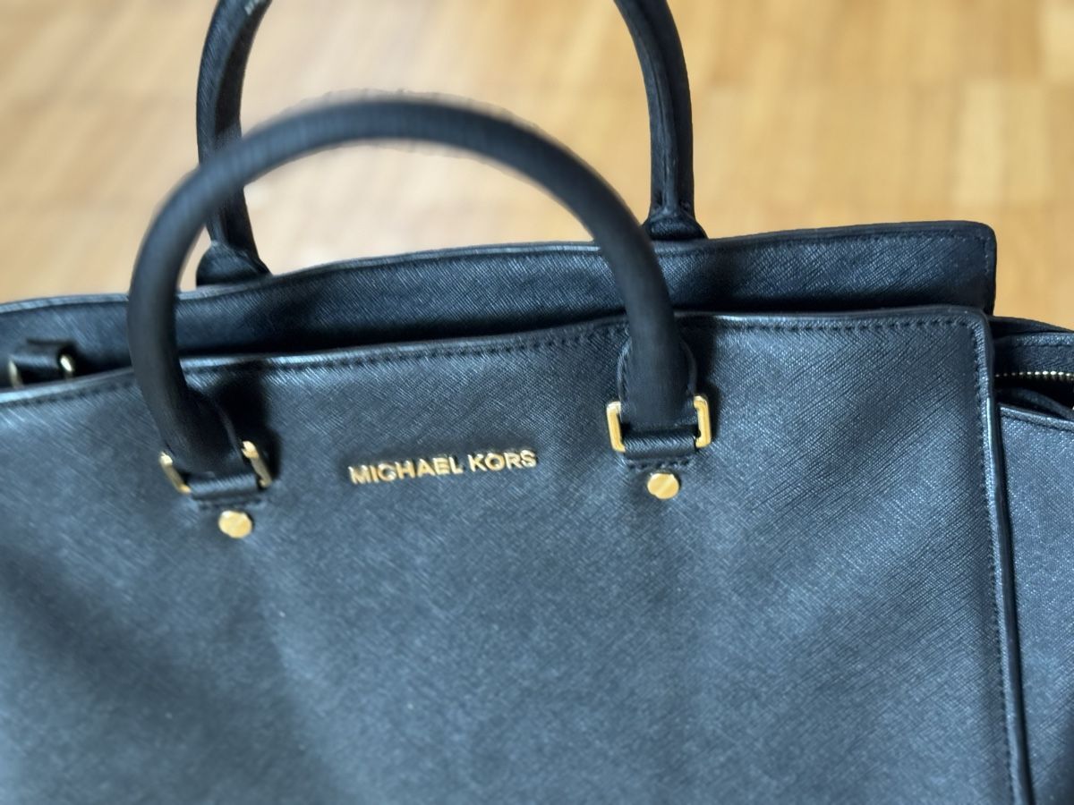 Michael Kors Taschen für Damen: Michael Kors Handtasche schwarz, Kunstleder – Gebraucht aus Oetwil am See von posagabi 8