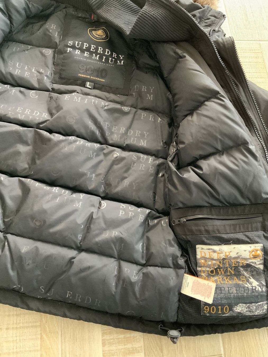 Superdry Jacken: Doudoune Superdry premium – Gebraucht aus Gampelen von Gflocon 2