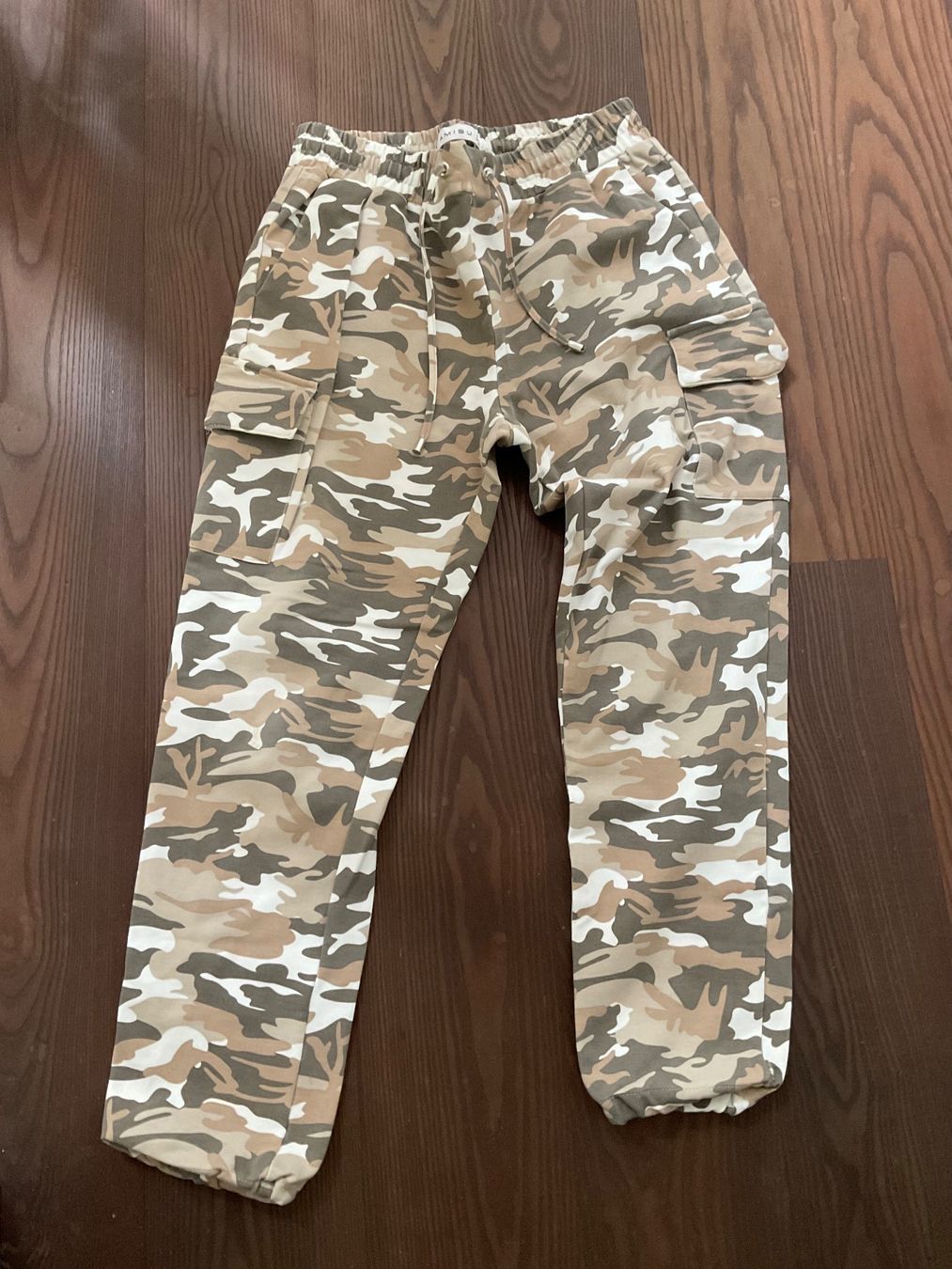 Hosen: Camouflage-Hose mit Taschen, Grösse S – Gebraucht aus Dielsdorf von sissy04