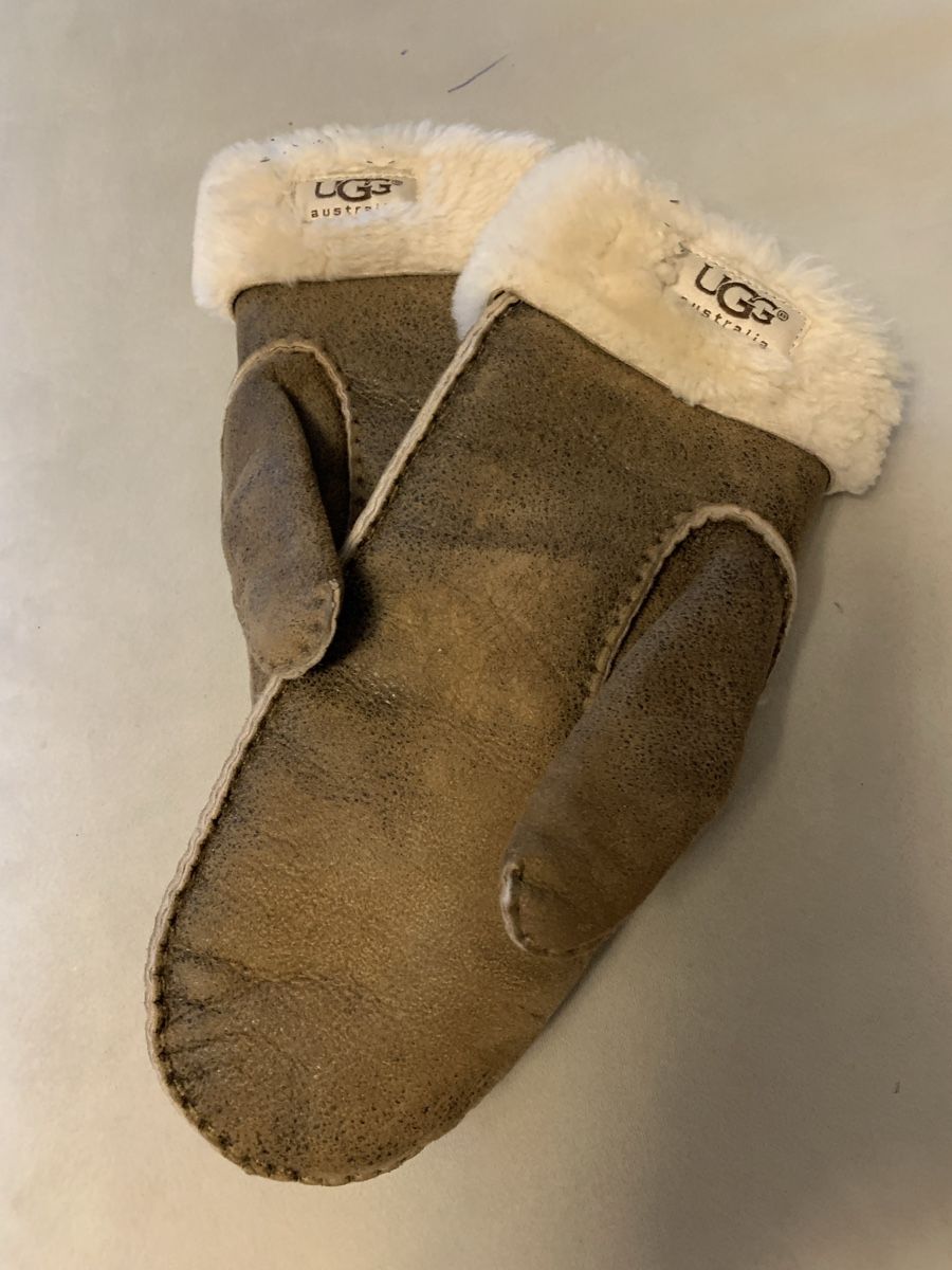 Ugg Guanti & manicotti: UGG Handschuhe  – Usato da Bergdietikon venduto da zor_856j 4