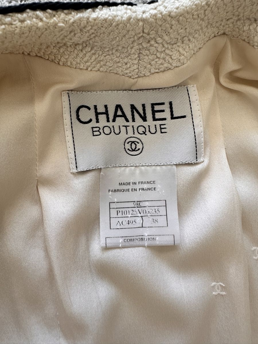 Chanel Giacche: Chanel iconic Jacket, Size S – Usato da Zürich venduto da Ele_fashionista 2