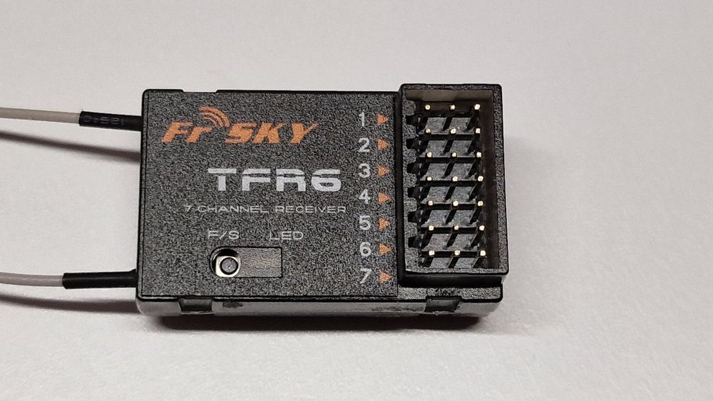 Futaba 2.4 GHZ kompatibler 7 Kanal Empfänger von FrSky Kaufen auf Ricardo