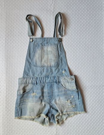 Latzhose Latzshorts Grösse S BERSHKA