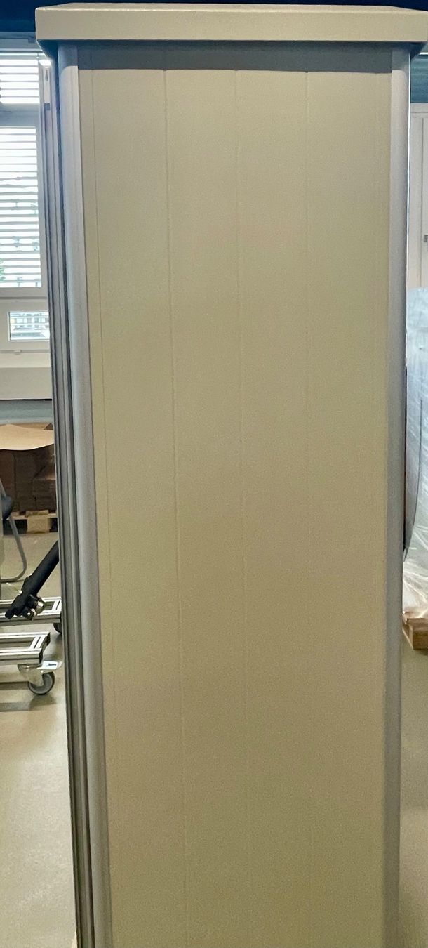 Armadi: WISAR Schrank Metall,  mit Dach, abschliessbar – Usato da Hämikon venduto da Iitomo 2
