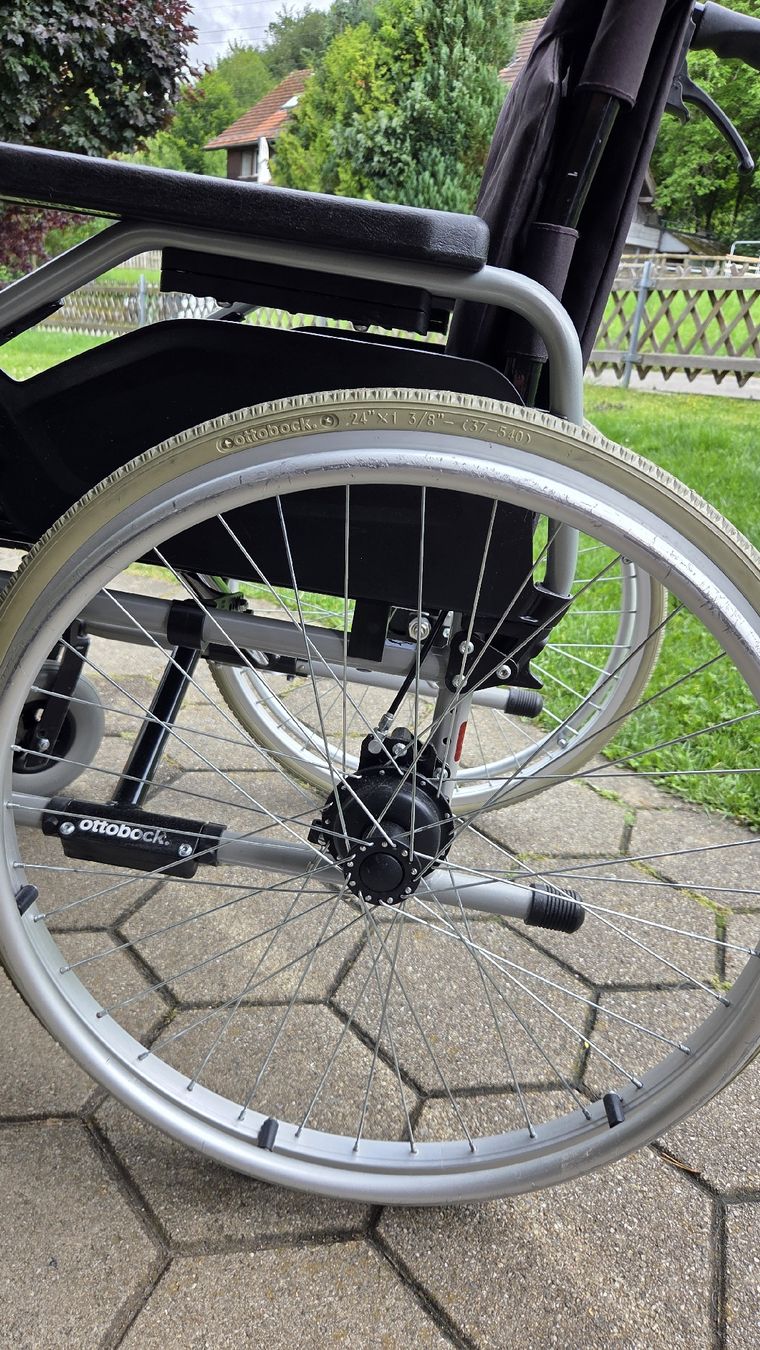 Chaises roulantes: Ottobock Rollstuhl – D'occasion à Pfeffikon LU par Spiderpig1991 6