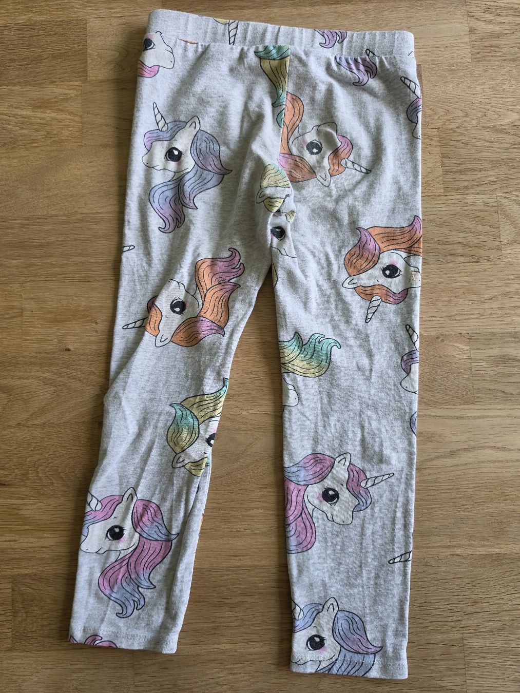 H&M Collant & Leggings: Mädchen Leggings Einhorn 110 mit Socken – Usato da Bergdietikon venduto da Staphylococcus 3