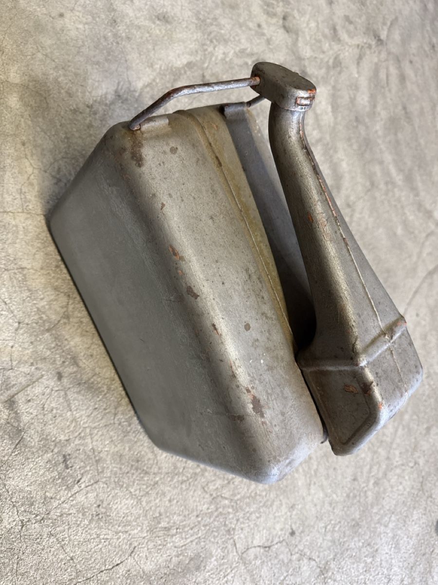 Taniche per benzina: Vintage Benzinkanister – Usato da Horriwil venduto da Carrera68 4